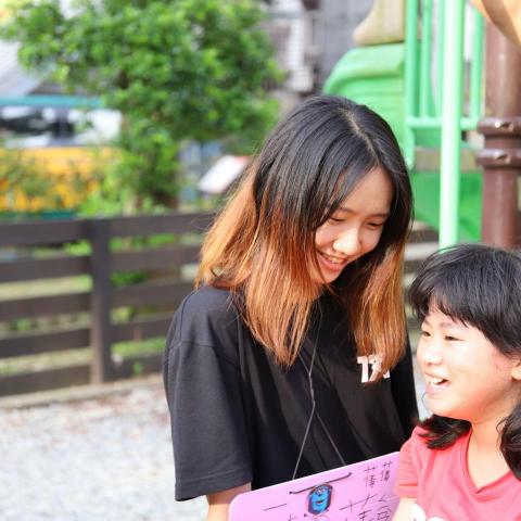 蒨蒨 - 帶領兒童舞蹈營隊