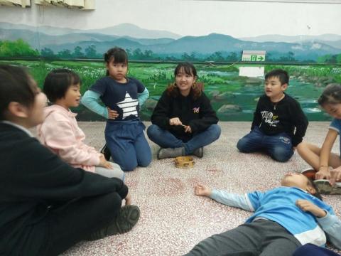 蒨蒨 - 帶領偏鄉兒童舞蹈課程