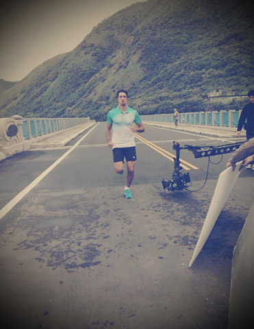 反應公司 - 拍運動。