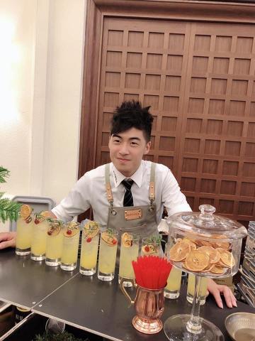 鍾秉軒 CK Bartender/花式調酒表演/酒會/教學 -  鍾秉軒 CK Bartender/花式調酒表演/酒會/教學 -