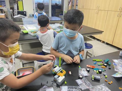 詠趣兒童才藝學院 - 兒童程式機器人課程