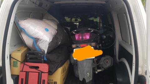 小柏一人託運 - 搬家就是要連機車一起搬啊