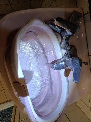 樂倍潔-專業冷氣,洗衣機,水管,水塔,抽油煙機清洗 - 水管清洗後的清水 樂倍潔-專業冷氣,洗衣機,水管,水塔,抽油煙機清洗 - 水管清洗後的清水