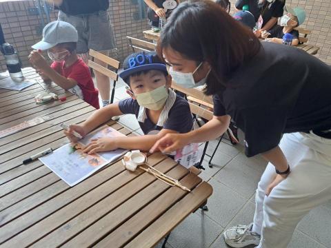 涂芯慈 - 雅文營教小朋友科學遊戲