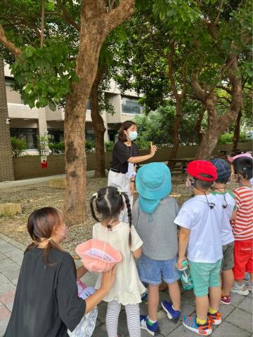 涂芯慈 - 教雅文營的小朋友大自然的知識跟遊戲