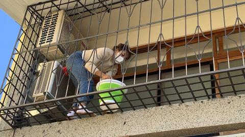 晁源企業社 - 清潔窗戶玻璃進行中