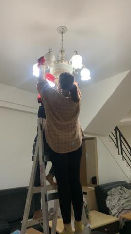 晁源企業社 - 燈具清潔進行中