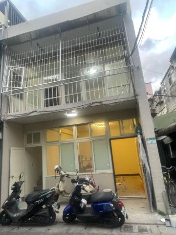 建平油漆 - 天母曹董 透天外牆奶茶色系 欄杆純白