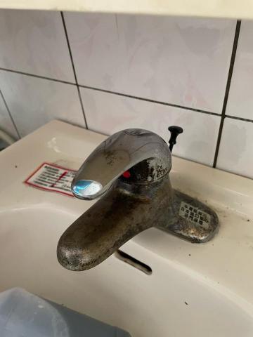 🔆 清潔小幫手 🔆 - 水龍頭黑變白 ❤️ 處理中