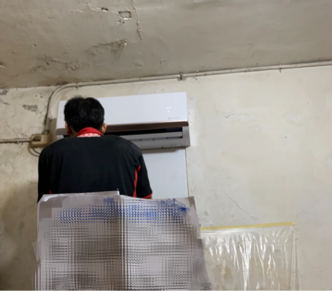 陳致宏/陳師父 - 正在安裝室內機