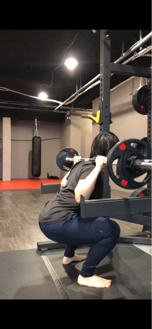 張育嘉 - 槓鈴深蹲（年齡：30）