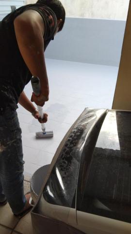 奇佳油漆防水工程 - 頂樓防水施工中（壓克力防水防熱面漆）