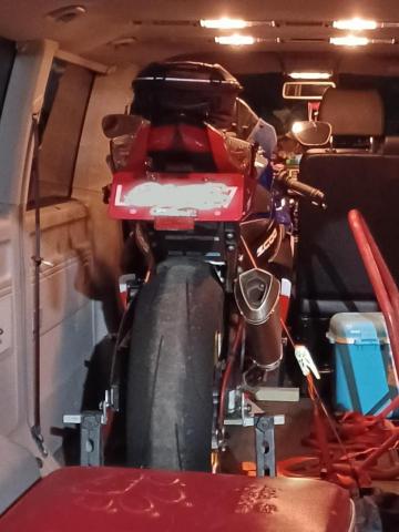 大型重機托運夜間道路救援 - 載運gsxr600 和行李前往阿里山