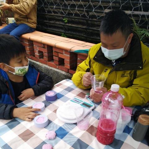 提供ipad包膜服務的專家李祥碩