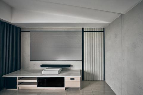 八寶空間美學 - 韶光
光與線條交互碰撞，
把美好光景， 
延伸到屋裡每個角落。
全屋以灰色為主調，
和諧而沉靜。
IG：https://www.instagram.com/babo_design/
YT：https://www.youtube.com/@BABODESIGN
TK：https://www.tiktok.com/@babooonline
官網:：https://babo.net.tw/