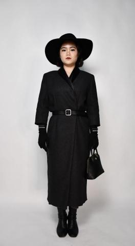 王惠姿 - 服裝設計- 毛料黑大衣