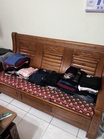 李俊杰 - 幫忙折衣服