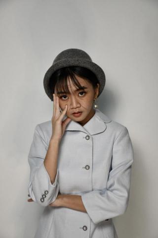 王惠姿 - 服裝設計- 女士花瓣領西裝套裝