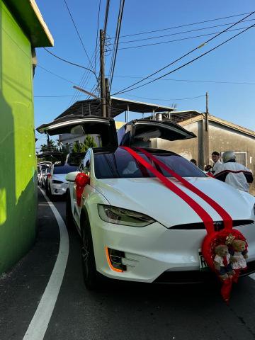 張教練 特斯拉專業接送 - 特斯拉專業禮車團隊