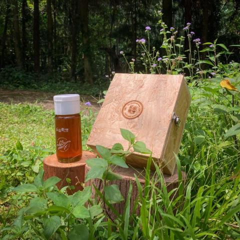 黃上銘 個人設計接案 - 丘山蜜徑養蜂坊 品牌形象及包裝設計
完整案件可參考主頁的IG帳號