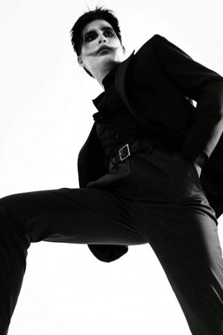 王惠姿 - 服裝設計與製作 - 男士西裝外套/條紋西褲
服裝造型設計
彩妝設計
