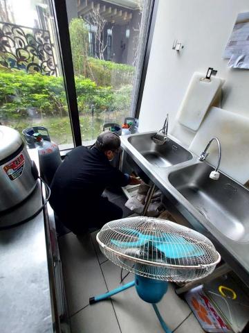 邊境環衛管理實業 -  邊境環衛管理實業 -