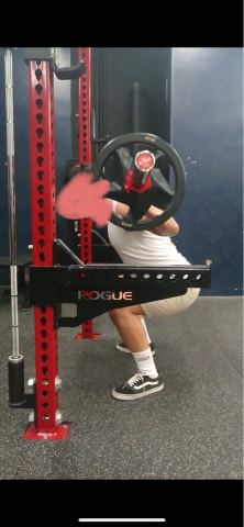 張育嘉 - 槓鈴深蹲（年齡：18）