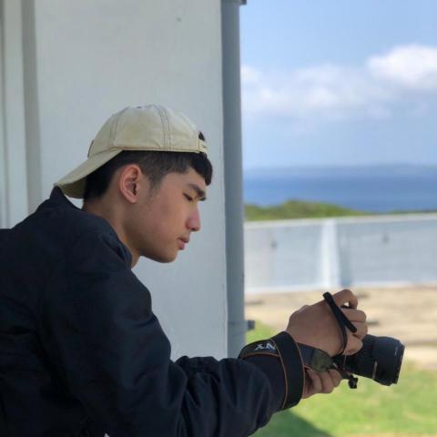 提供睫毛夾用法服務的專家賴廣翰