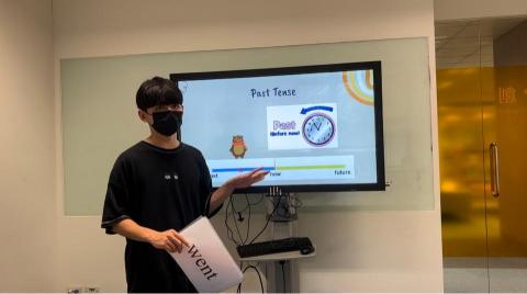 李逸崴 - 英語教學照