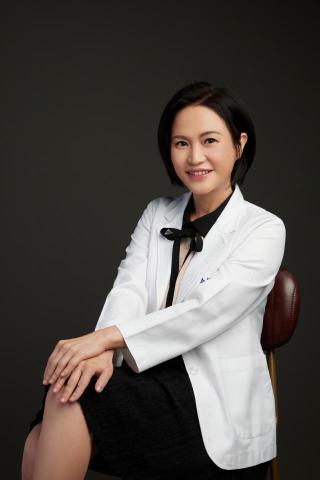 采泓生技顧問有限公司 - 學歷   
山東中醫藥大學     中醫內科學     醫學博士
臺北醫學大學       保健營養研究所 理學碩士
加拿大國立皇家大學 企業管理所     企業管理碩士

專業執照
美國功能醫學 FMU Certified functional medicine Practitioner
中國公衛營養師
糖尿病衛教師
營養師高考 
醫檢師

專長
擅長規劃與監督營養食譜、食品安全衛生管理
保健食