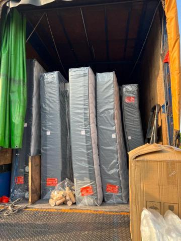 同富貨運-文隆 - 運送床墊過程