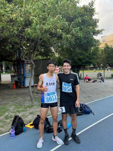 謝明耀 - 參加台北市中正盃時，與澳洲朋友Dunn的合照