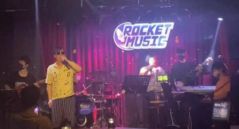 李季芳 - 黃色衣服的是蕭煌奇