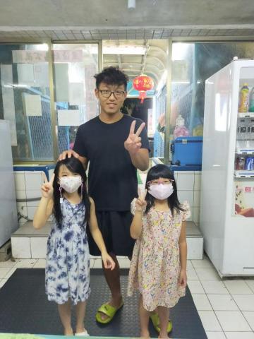 陳俊達 - 游泳的小孩子們！