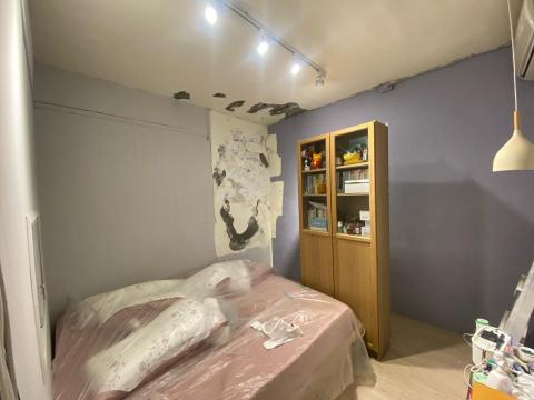 職男油漆工程 - 壁癌刮除 床鋪保護