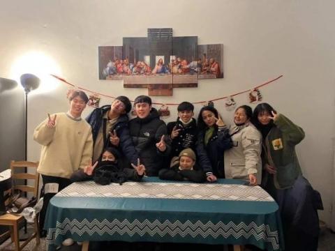 徐唯肯 - 左1是我 大專同學會總幹事