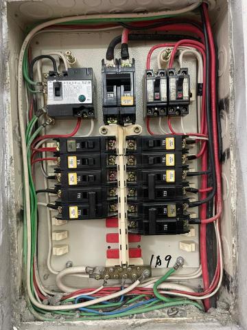 王先生 - 電盤開關汰舊換新更換前 王先生 - 電盤開關汰舊換新更換前