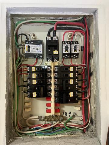 王先生 - 電盤開關汰舊換新更換後完成 王先生 - 電盤開關汰舊換新更換後完成