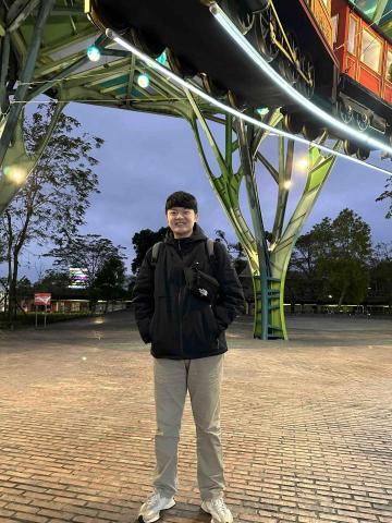 提供線上家教服務的專家張吳嘉