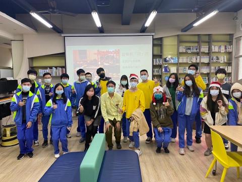 嚴聖惟 - 2021年12月22日，於武陵高中圖書館舉辦「桃花源講堂」，發表自己對於印象派音樂與亞洲文化的相關研究