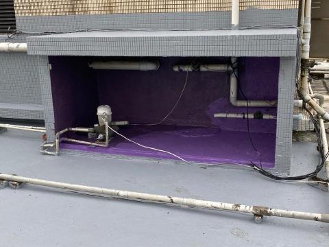 宏緯防水 - 屋頂灰色面漆施工