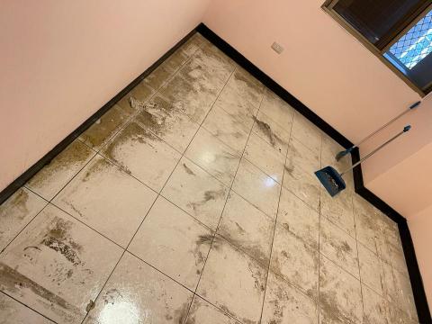 黃米琪 - 臥室清潔前