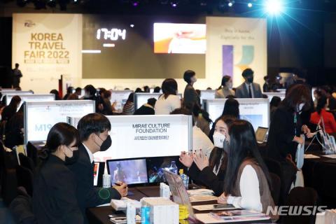 李玉婷 - 中韓口譯、筆譯 - 2022.10 韓國主題觀光博覽會 - 工作照