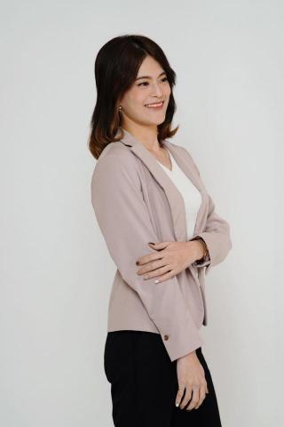 Ning Chen - 個人形象照，可預約個人彩妝服務 !
為您設計具有具有個人特色的妝髮 !