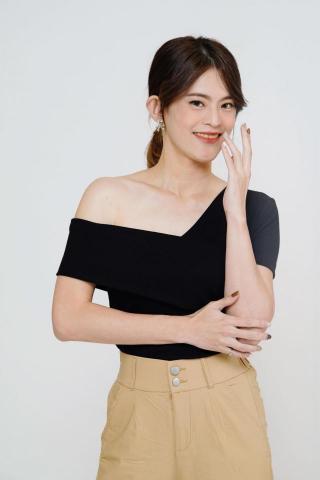 Ning Chen - 個人形象照，可預約個人彩妝服務 !
為您設計具有具有個人特色的妝髮 !