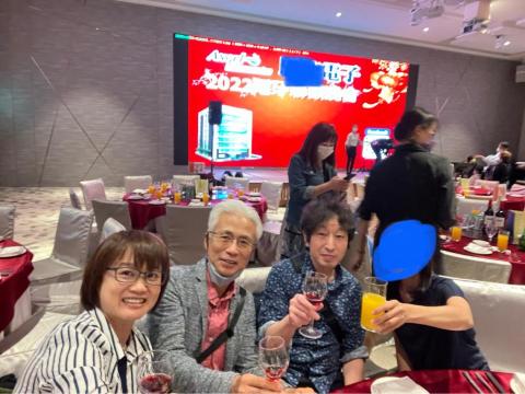 謝佩青 - 陪同出席尾牙活動的翻譯