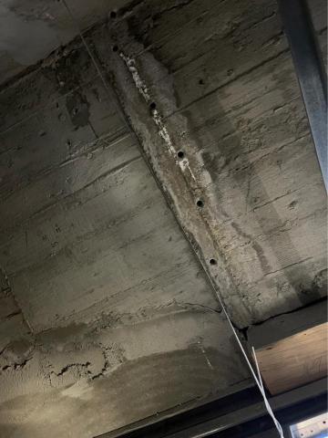 亞倫 - 廁所天花板RC鑽洞