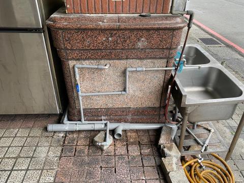卓晉賢 - 新開店家水源改管延伸。