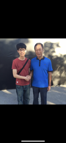 Aizen 英文家教 - 參與鴻海教育基金會 與董事長合影