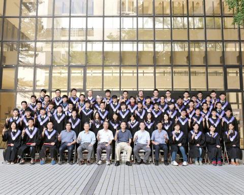 林奇恩 - 清華物理畢業照